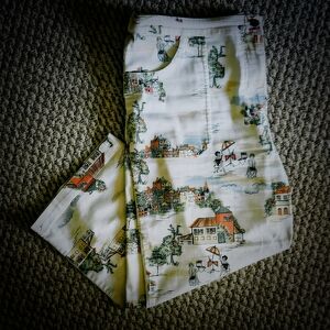 Chico's Vintage Cream Scenic Print Lightweight Capri Pants Size 2 (L)